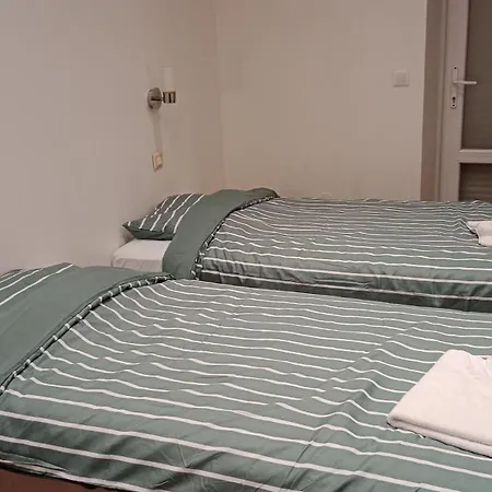 公寓 Charme Rez De Rue 艾克斯莱班